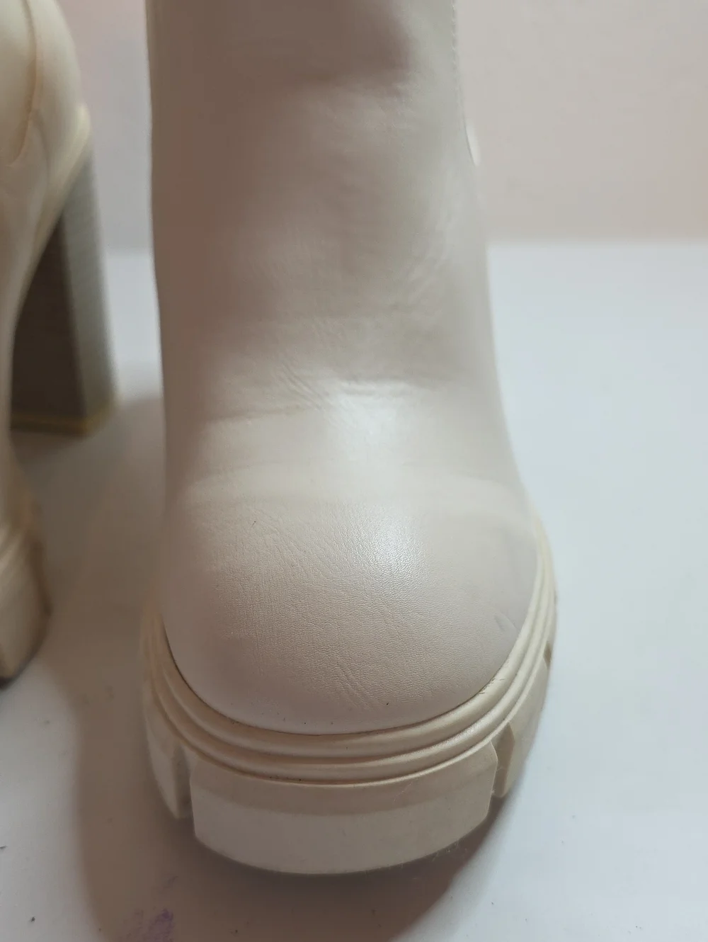 GBG KEONA PLATFORM CHELSEA DISTRESSED BOOTS STACKED HEELS LADIES  7.5 GUC